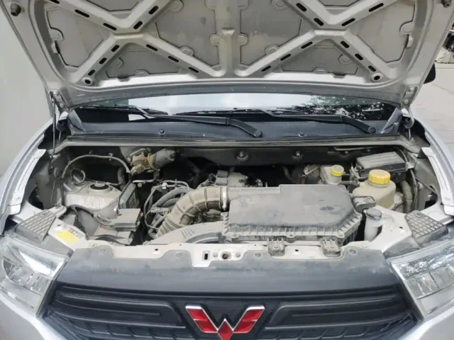Wuling Hongguang V — Фото автомобиля 19