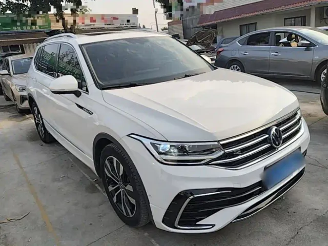 Volkswagen Tiguan L — Фото автомобиля 3