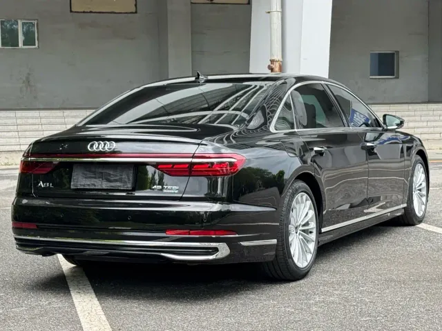 Audi A8 — Фото автомобиля 5
