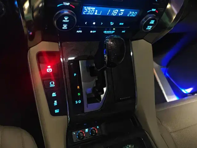 Toyota Alphard — Фото автомобиля 15