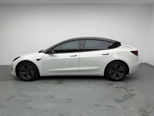 Tesla Model 3 — Фото автомобиля 20
