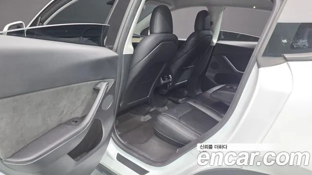 Tesla Model Y — Фото автомобиля 11