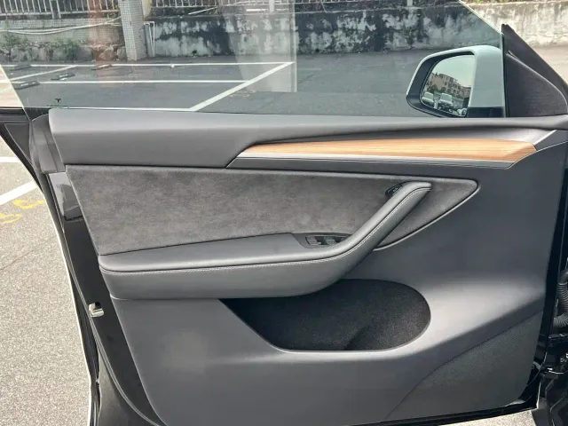 Tesla Model Y 2021 Standard Range Rear-Wheel Drive — Фото автомобиля 14