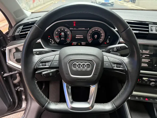 Audi Q3 — Фото автомобиля 11