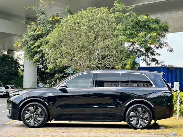 Li Auto L9 — Фото автомобиля 16