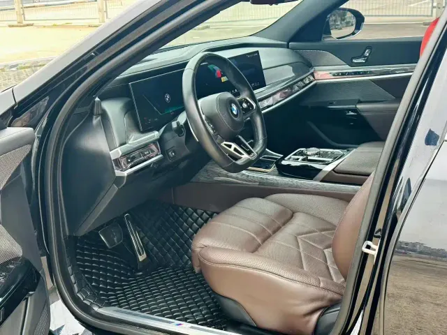 BMW 7 Series — Фото автомобиля 5