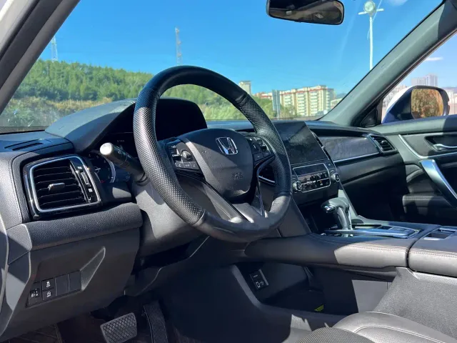 Honda UR-V — Фото автомобиля 9