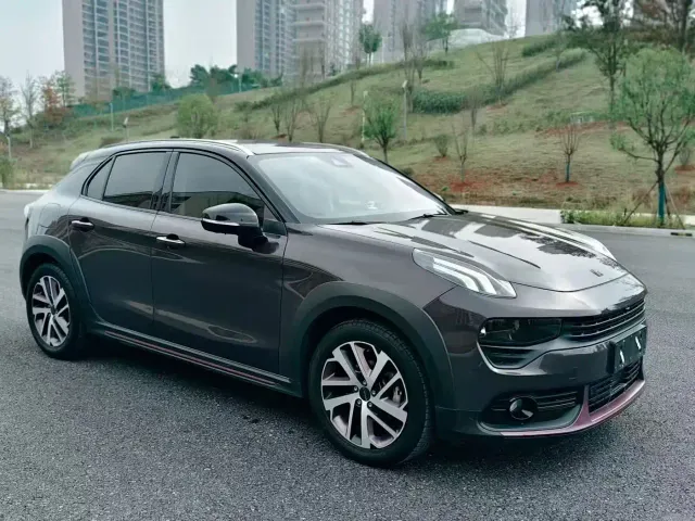 Lynk & Co 02 — Фото автомобиля 3