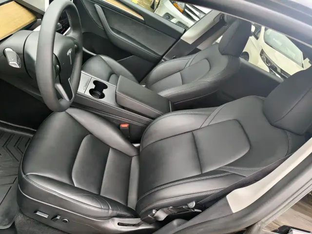 Tesla Model Y — Фото автомобиля 9