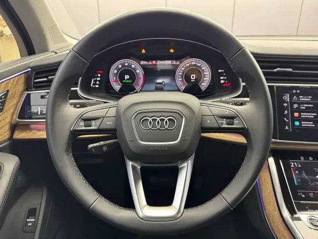 Audi Q7 — Фото автомобиля 6