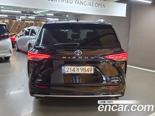 Toyota Sienna — Фото автомобиля 4