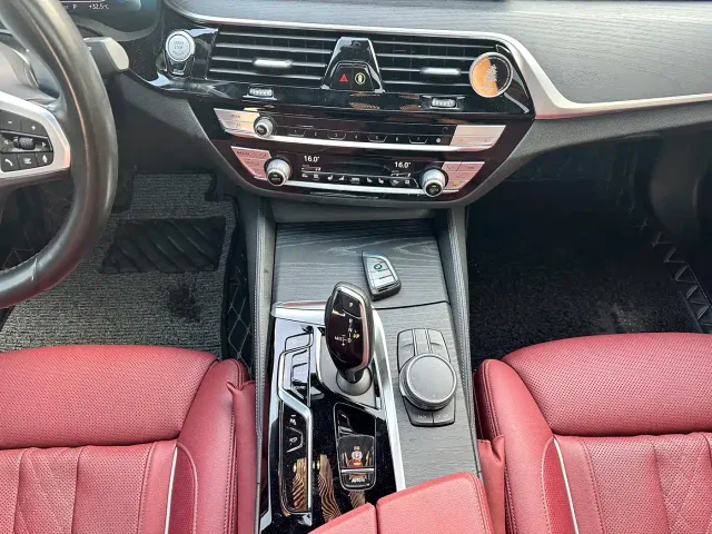 BMW 5 Series — Фото автомобиля 9