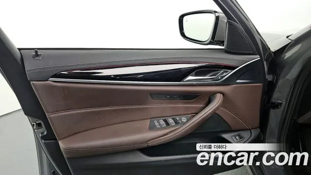 BMW 5-Series 5 серия (G30) 523d xDrive Luxury — Фото автомобиля 24
