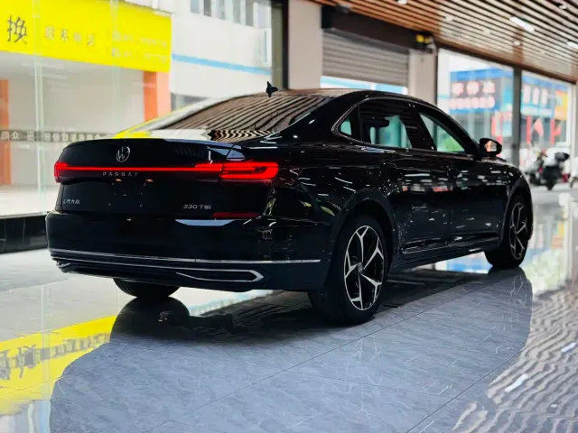 Volkswagen Passat — Фото автомобиля 16