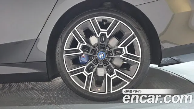 BMW 5 Series G60 — Фото автомобиля 5
