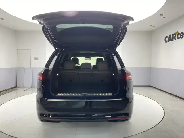 Li Auto L8 — Фото автомобиля 30