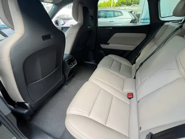 Volvo XC70 Plug-in Hybrid — Фото автомобиля 12
