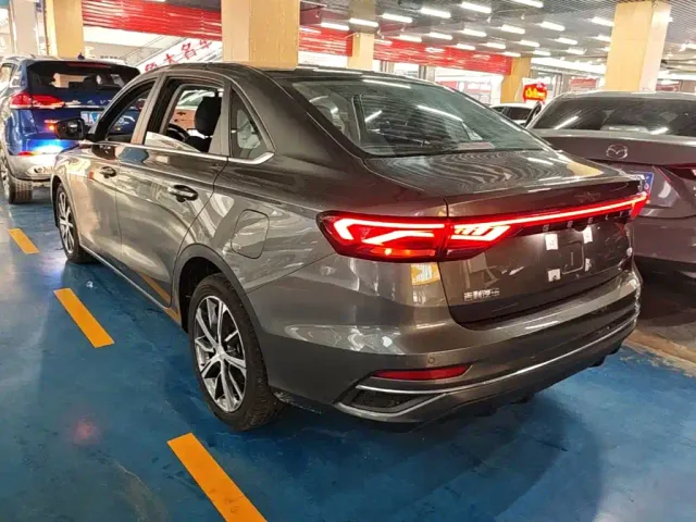Geely Emgrand — Фото автомобиля 4