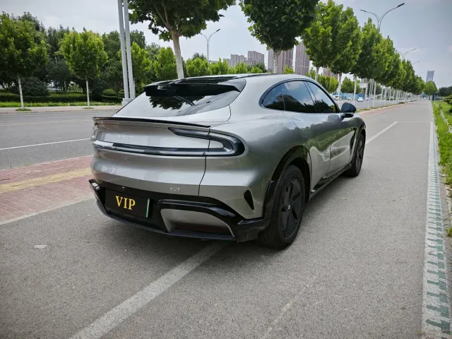 Xiaomi YU7 — Фото автомобиля 10