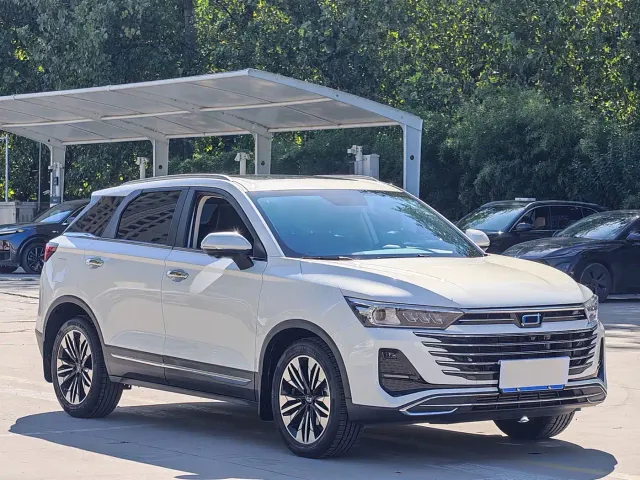 Bestune T77 — Фото автомобиля 3