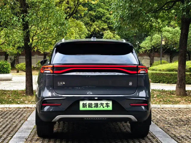 BYD Tang — Фото автомобиля 8
