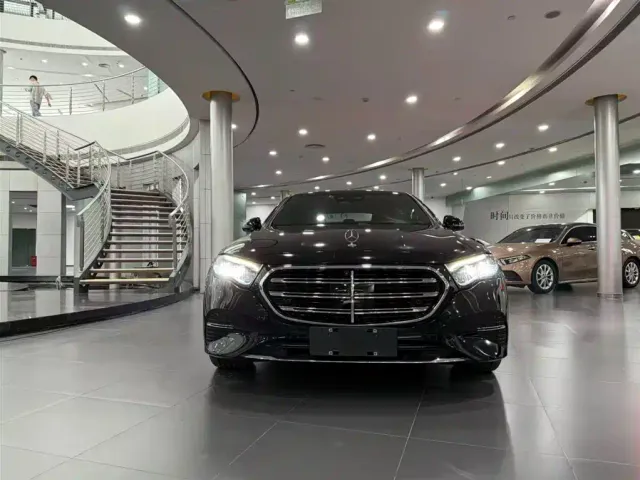 Mercedes-Benz E-Class — Фото автомобиля 2