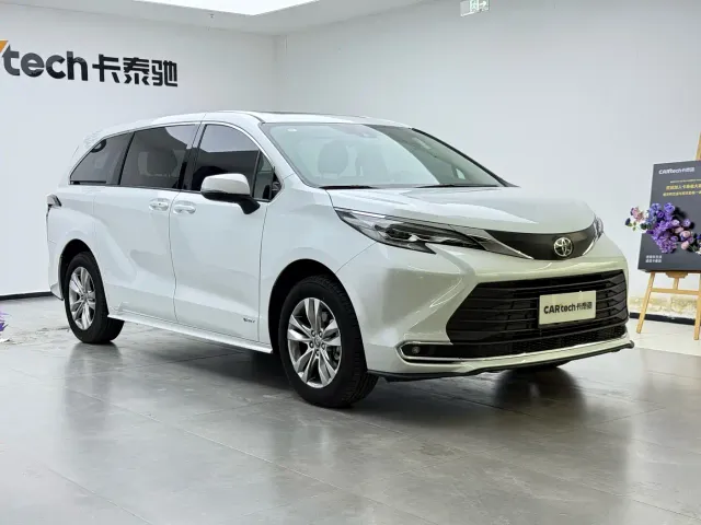 Toyota Sienna — Фото автомобиля 12