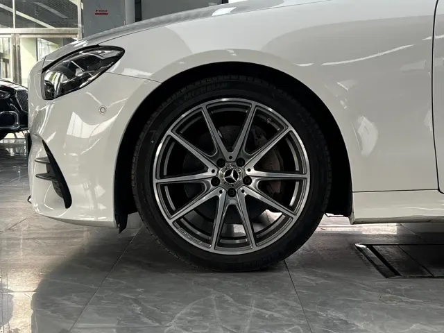 Mercedes-Benz E-Class — Фото автомобиля 8
