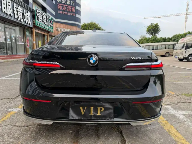 BMW 7 Series — Фото автомобиля 8