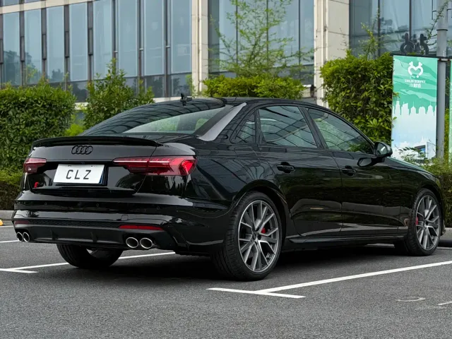 Audi S4 — Фото автомобиля 6