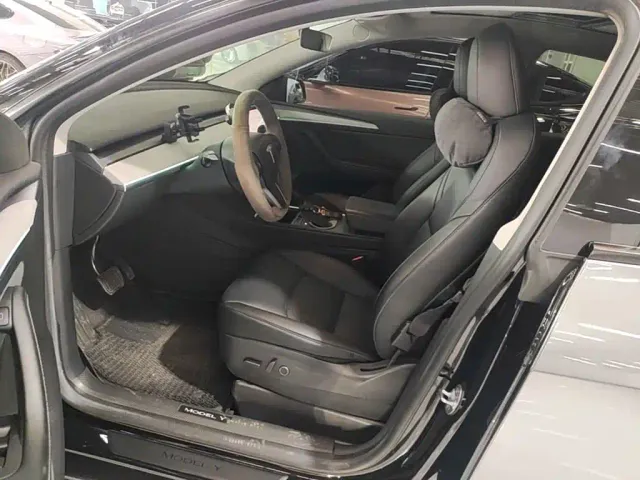 Tesla Model Y — Фото автомобиля 14