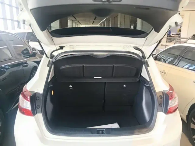 Nissan Tiida — Фото автомобиля 18