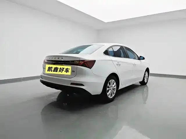 Roewe i5 — Фото автомобиля 4