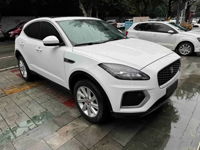 Jaguar E-PACE — Фото автомобиля 3
