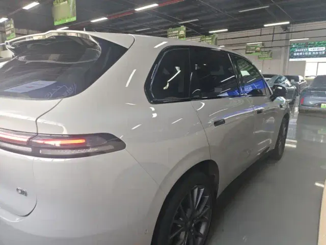 Leapmotor C10 — Фото автомобиля 6