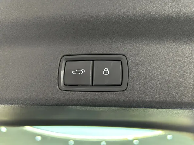 Li Auto L8 — Фото автомобиля 11