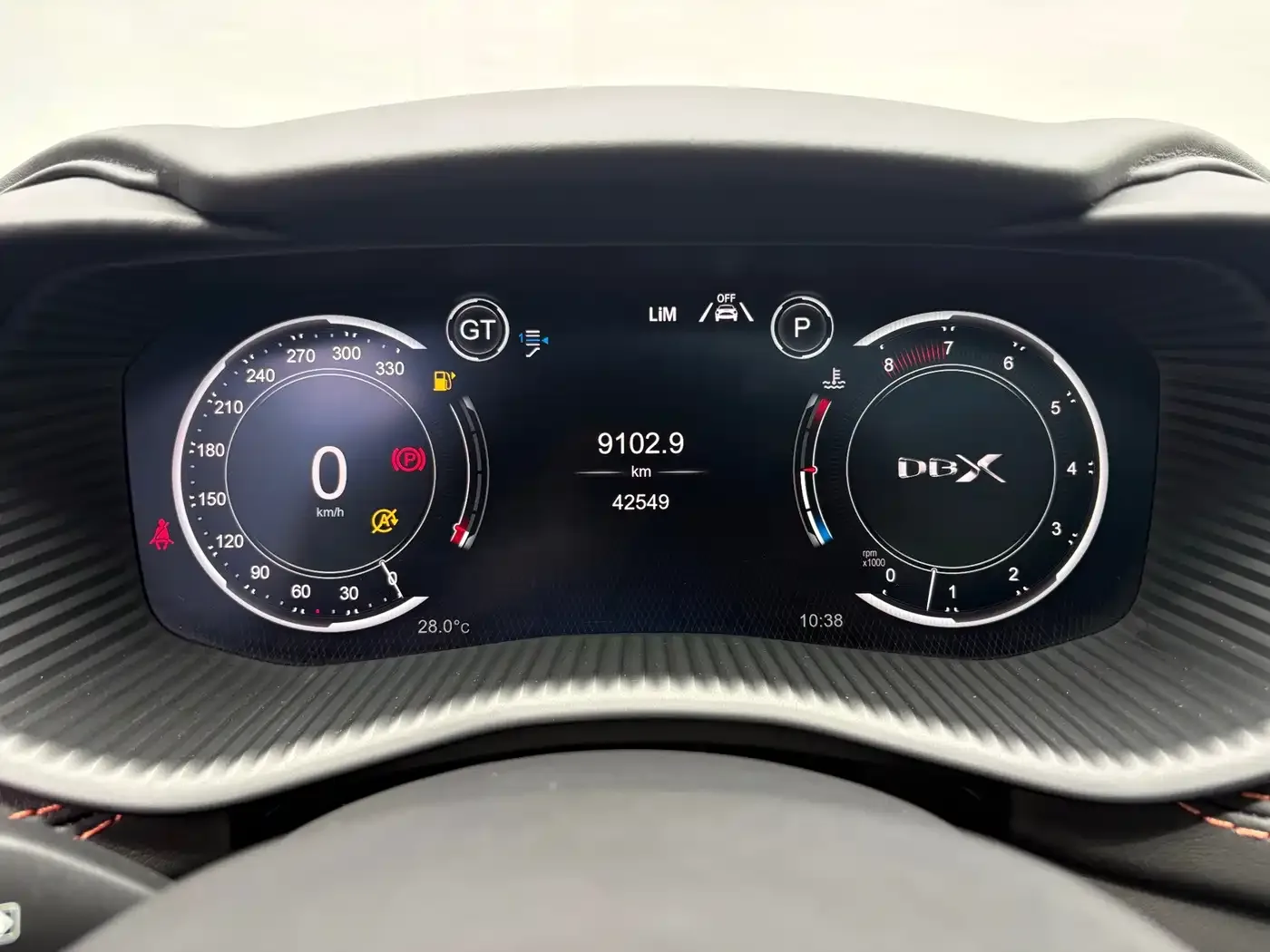 Aston Martin Aston Martin DBX 2020 4.0T V8 — Фото автомобиля 12