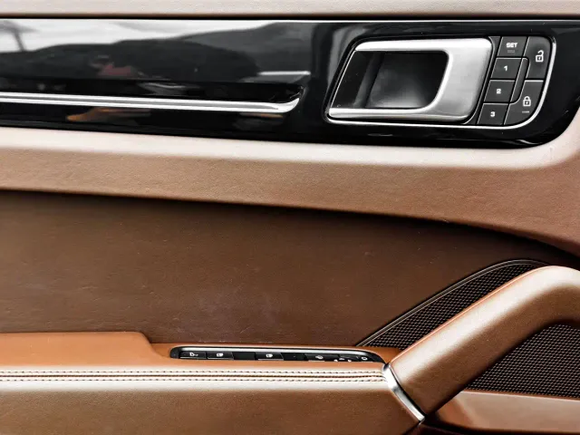 Porsche Cayenne — Фото автомобиля 15