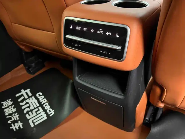 Li Auto L8 — Фото автомобиля 25