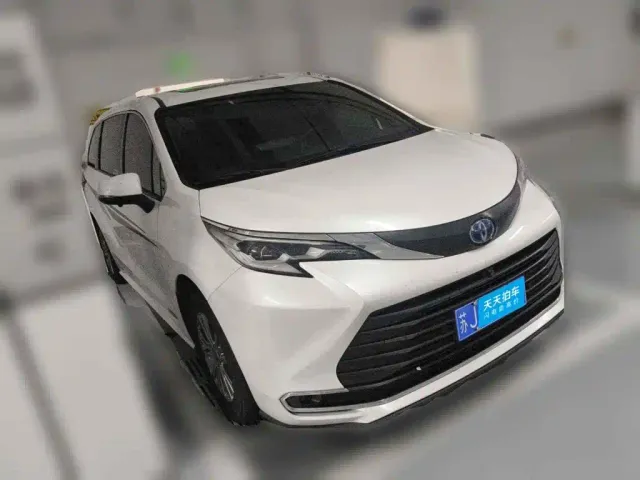 Toyota Sienna — Фото автомобиля 3