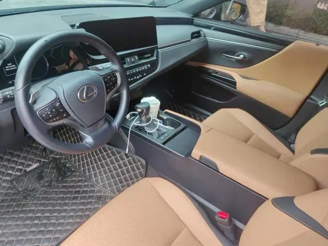 Lexus ES — Фото автомобиля 12