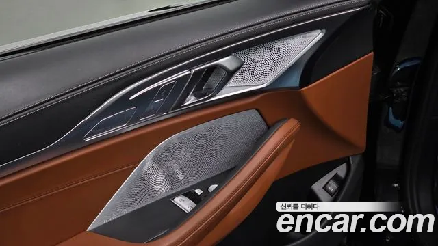 BMW 8 Series G15 — Фото автомобиля 16