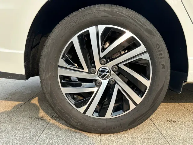 Volkswagen Lavida — Фото автомобиля 16