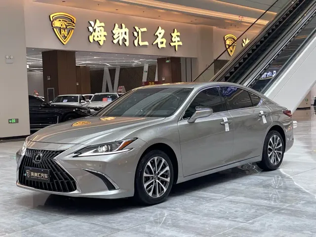 Фотография автомобиля — Lexus ES