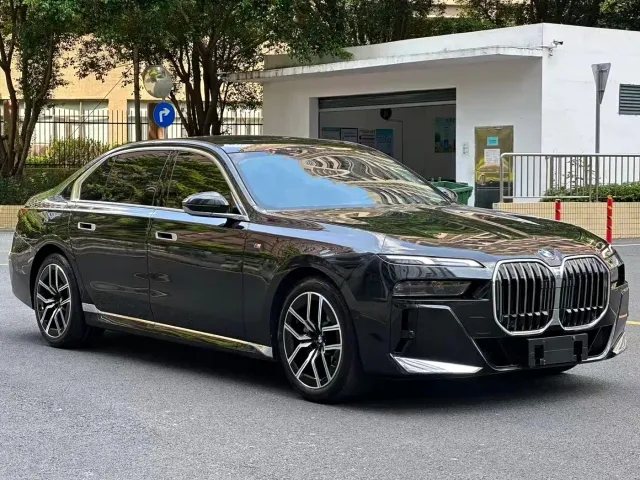 BMW 7 Series — Фото автомобиля 2