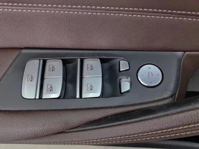 BMW 5 Series — Фото автомобиля 9
