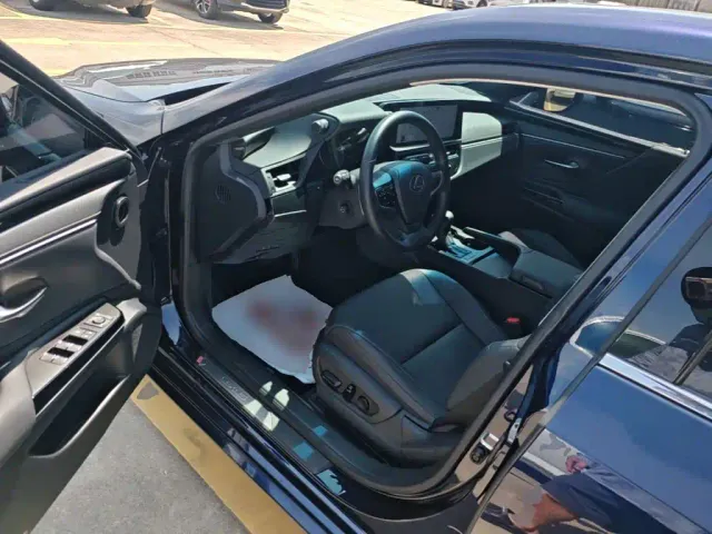 Lexus ES — Фото автомобиля 15