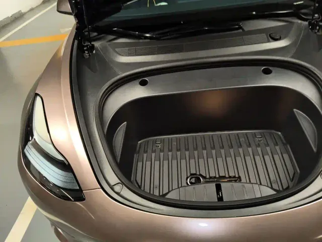 Tesla Model 3 — Фото автомобиля 21