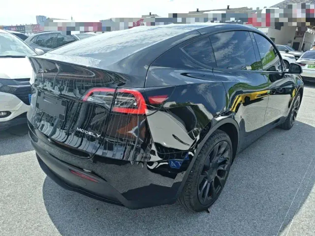 Tesla Model Y — Фото автомобиля 6