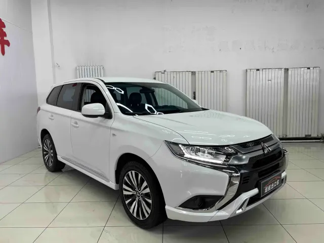Mitsubishi Outlander — Фото автомобиля 3